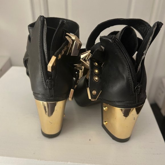 Shoes - Women's Black heel ankle boots